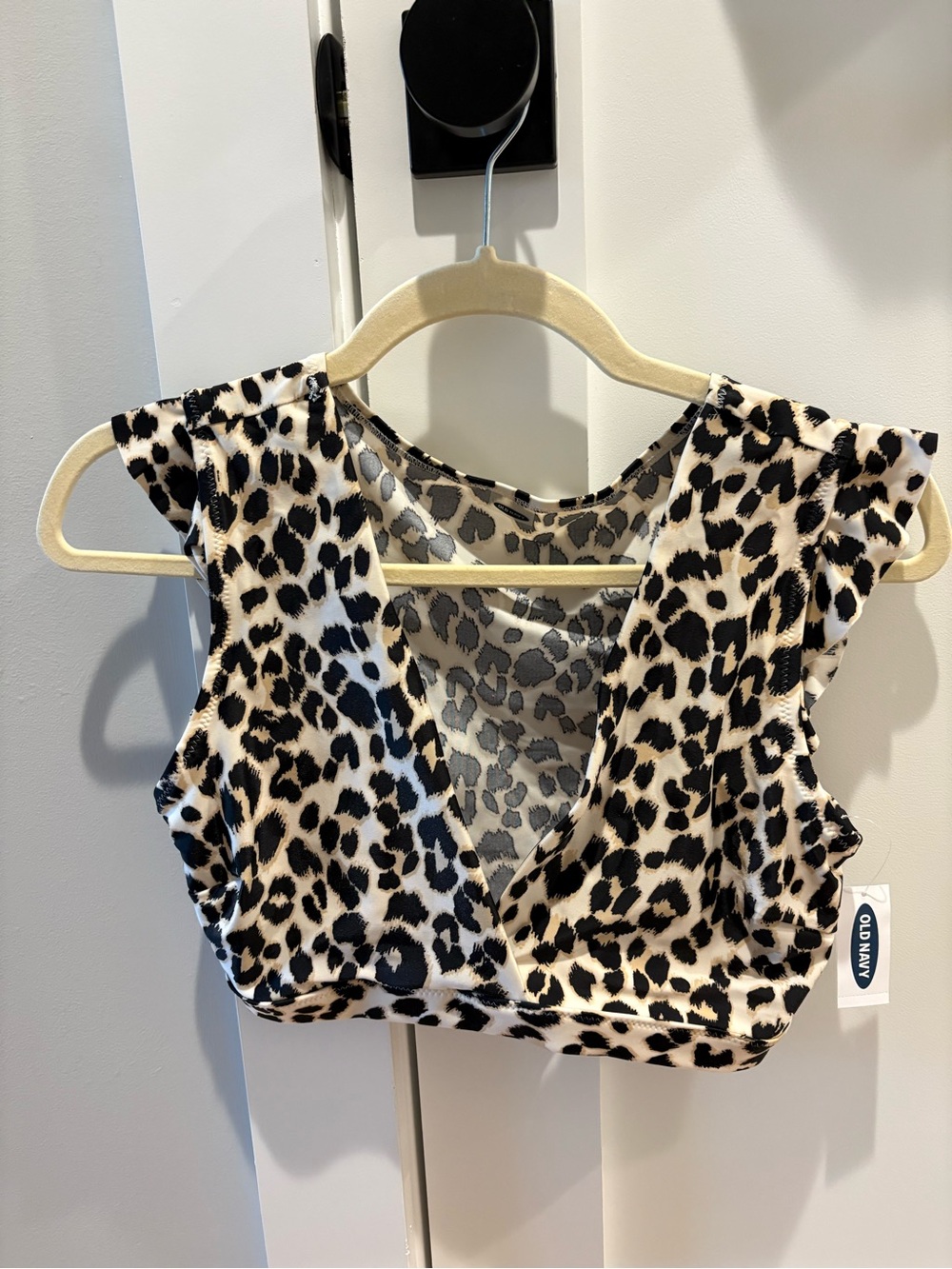 New Old Navy Women’s Leopard Print V-Neck bathing suit Top - MEDIUM